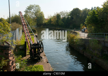 À la grue Barton Swing Aqueduc, Canal de Bridgewater. À la Manchester Ship Canal traversée, Barton, Manchester, Angleterre, RU Banque D'Images