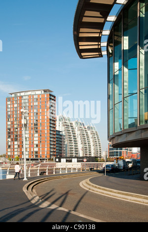 Lofts de la ville et les rues de l'appartement NV Lowry Arts Centre, Salford Quays, Manchester, Angleterre, RU Banque D'Images