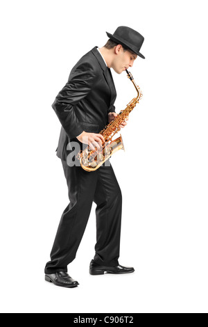 Portrait d'un jeune homme jouant au saxophone Banque D'Images