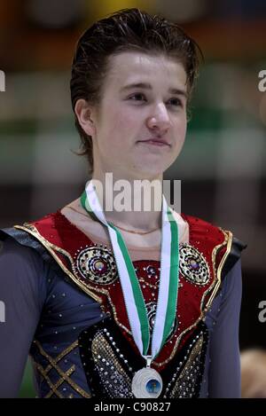 05 11 2011 Figure skating Icechallenge 2011 Graz Autriche mens Cérémonie photo montre Misha Ge avec sa médaille Banque D'Images