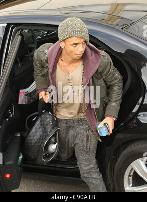 London, UK, 11/06/2011 Aston Merrygold de boyband JLS est vu arriver au facteur X live show à Londres Banque D'Images