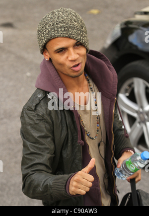 London, UK, 11/06/2011 Aston Merrygold de boyband JLS est vu arriver au facteur X live show à Londres Banque D'Images