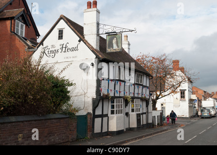 Le Kings Head public house dans le marché de la ville historique de Tenbury Wells dans le Worcestershire Banque D'Images