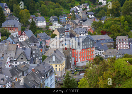 Viewl à Monschau avec les Rotes Haus (1756-1765), Eifel, Rhénanie-du-, Germany, Europe Banque D'Images