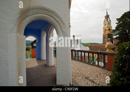 Le village de Portmeirion, fondé par Sir Clough Williams-Ellis architekt gallois en 1926, Portmeirion, Pays de Galles, Royaume-Uni Banque D'Images