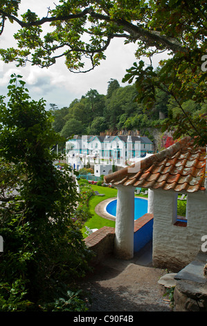 Le village de Portmeirion, fondé par Sir Clough Williams-Ellis architekt gallois en 1926, Portmeirion, Pays de Galles, Royaume-Uni Banque D'Images