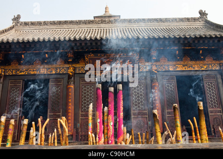 Encens à la Giant Wild Goose Pagoda Da Yanta près de Xi, Province du Shaanxi, en République populaire de Chine Banque D'Images