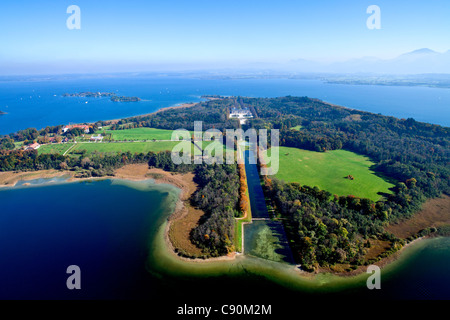 Vue aérienne du château de Herrenchiemsee, Herrenchiemsee, Chiemsee, Chiemgau, Upper Bavaria, Bavaria, Germany Banque D'Images