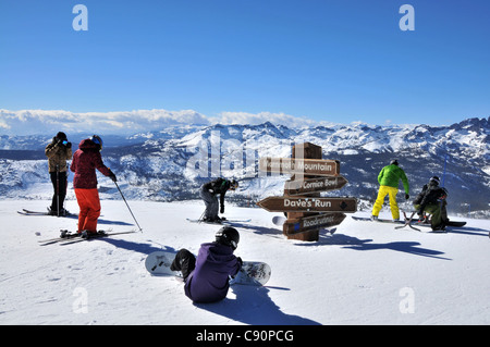 Les gens sur les pistes de ski Mammoth Mountain, California, USA, Amérique Latine Banque D'Images