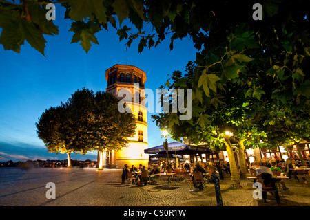 Urbangut illuminée le soir, vieille ville, Düsseldorf, Düsseldorf, Rhénanie du Nord-Westphalie, Allemagne, Europe Banque D'Images