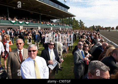 Visiteurs à l'Keeneland Horse Race les visiteurs de la haute société à regarder la course Lexington Kentucky United States of America USA Banque D'Images