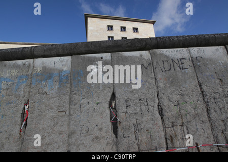 Mur de Berlin, près de fragments restants du Checkpoint Charlie, Berlin, Allemagne Banque D'Images