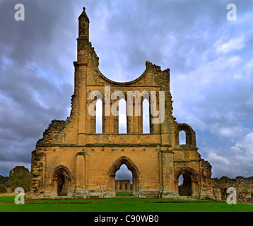 Ruines de l'atmosphère de Byland Abbey au Yorkshire Banque D'Images