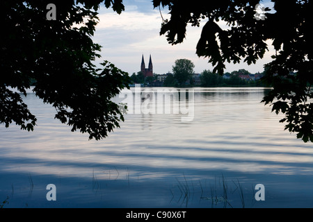 Vue sur le lac Ruppiner Voir à l'église abbatiale, Neuruppin, Brandebourg, Allemagne, Europe Banque D'Images