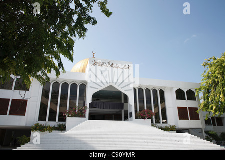 L'Islam est la religion de l'état de la République des Maldives et chaque ville ou île a une grande mosquée ou centre de culte. Banque D'Images