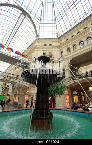 La gencive magasins a été pendant de nombreuses années le seul magasin à Moscou. Le bâtiment a été construit à la fin du 19e Banque D'Images