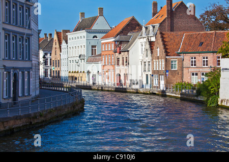 Maisons bordant le fleuve Annarei Canal de Bruges, Brugge, Belgique() Banque D'Images