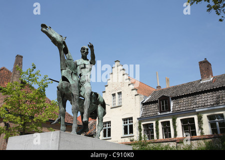 Il y a une sculpture d'un des quatre cavaliers de l'Apocalypse par le sculpteur par Rik Poot située dans le jardin de la Banque D'Images