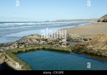 Petite plage rolvenden piscine d'eau de marée. Banque D'Images