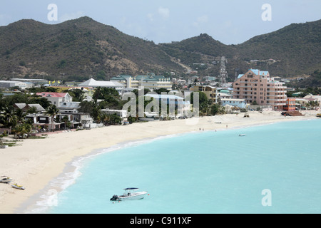 La petite île des Caraïbes soit connu sous le nom de Saint Martin ou Sint Maaten est divisé à peu près de 60 à 40 entre la France et la Banque D'Images