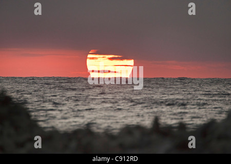 Les Pays-Bas, l'île de Bonaire, Antilles néerlandaises, Kralendijk, lever du soleil au lac Bay. Banque D'Images