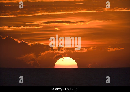 Les Pays-Bas, l'île de Bonaire, Antilles néerlandaises, Kralendijk, lever du soleil au lac Bay. Banque D'Images