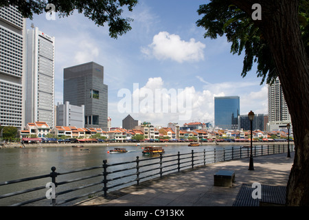 La Rivière Singapour : vue de Boat Quay de la promenade Banque D'Images