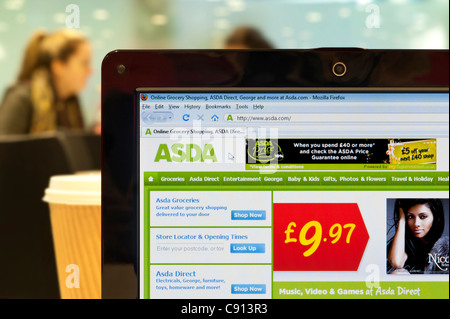 Le site web de l'Asda tourné dans un environnement (usage éditorial uniquement : -Print, télévision, e-book et le comité éditorial du site). Banque D'Images