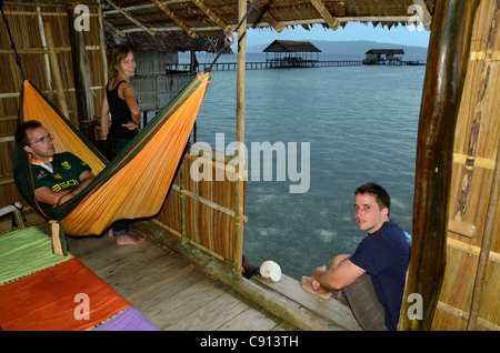 Kri Eco Resort accommodation, Raja Ampat îles de Papouasie occidentale dans l'océan Pacifique, l'Indonésie. Banque D'Images