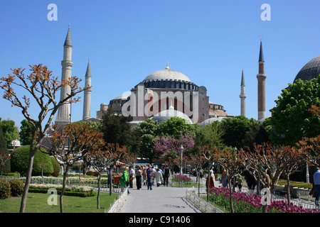 La mosquée bleue connue comme la Mosquée Sultan Ahmed ou Sultanahmet Camii est la Mosquée nationale de la Turquie.La mosquée est l'un des Banque D'Images