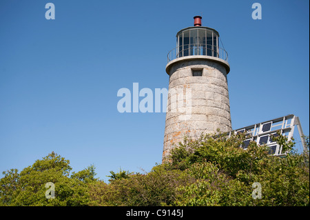 Le phare de Monhegan Island, moi avec des panneaux solaires. Banque D'Images