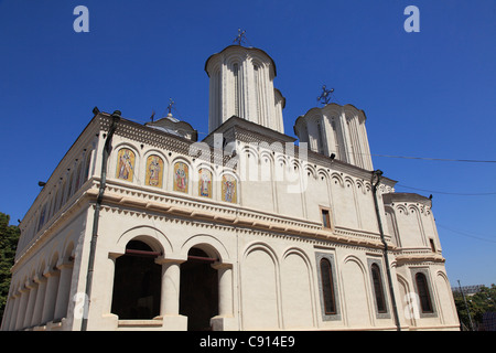 La Cathédrale Patriarcale de Bucarest a été construit sur les terres d'un ancien monastère entre 1654 et 1658. Banque D'Images