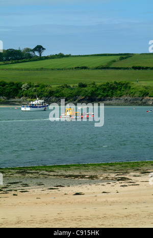 Le Rock de Padstow ferry (715) un Seakeeper et appelé 'Black Tor" passe entre Padstow et Rock fonctionnant en continu tout au long de Banque D'Images