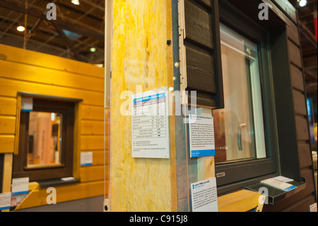 Paris, France, salon des matériaux de construction Batimat, produits de construction d'isolation en bois CNDB, énergie d'amélioration de la maison Banque D'Images