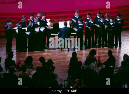 Vienna Boys Choir effectue dans le palais impérial de Hofburg Palace Ballroom, Vienne, Autriche Banque D'Images