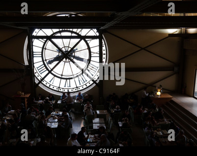 Le Musée d'Orsay est l'ancienne gare d'Orsay construite en 1900 et d'un terminus classique convertie en un grand musée national d'art Banque D'Images