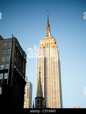 L'une des nouvelles les plus célèbres de New York l'Empire State Building est le plus haut de la ville et est situé sur la 5e Avenue et de la Banque D'Images