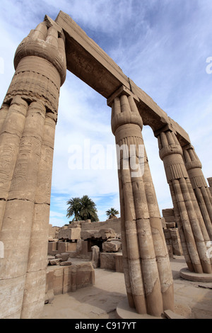 Le complexe du temple de Karnak est un immense musée à ciel ouvert de l'emplacement de découvertes archéologiques des temples et dans les bâtiments Banque D'Images