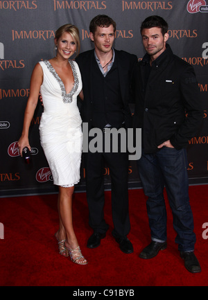 CLAIRE HOLT & JOSEPH MORGAN ET DANIEL GILLIES immortels. Première mondiale LE CENTRE-VILLE DE LOS ANGELES CALIFORNIA USA 07 novembre 2011 Banque D'Images