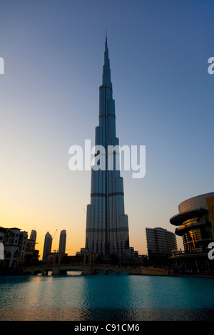 Dubaï Burj Khalifa à Dubai dans la nuit Banque D'Images