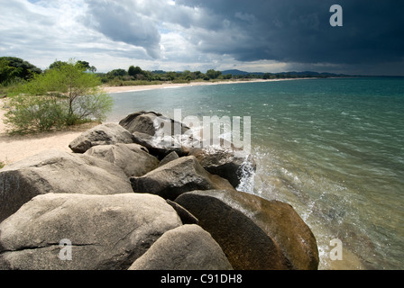 Mwaya Beach est à proximité de Matete, village entre Nkhata Bay et Nkhotakota, sur la rive ouest du lac de Malalwi. Banque D'Images