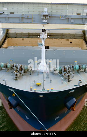 Navire à cargaison sèche 'Star' Kvarven de déchargement de la cargaison de papier au port de Livourne, Italie Banque D'Images