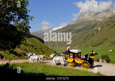 Entraîneur après près de Andermatt, Andermatt, Canton d'Uri, Suisse Banque D'Images