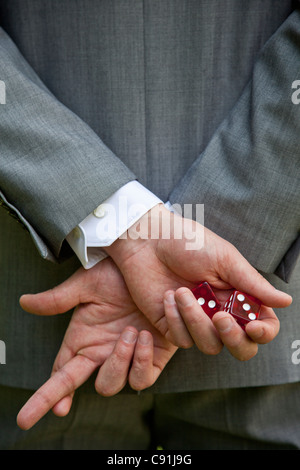 Businessman crossing ses doigts Banque D'Images