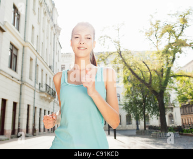 Jogging Runner on city street Banque D'Images