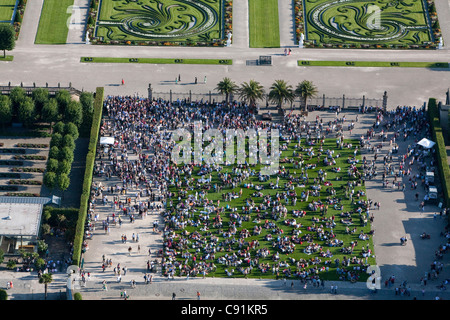 Vue aérienne de amall fete dans les jardins, Grossen Garten des jardins de Herrenhausen, à Hanovre, Basse-Saxe, Allemagne Banque D'Images