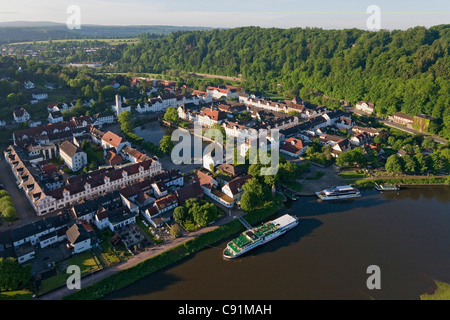 Bateau d'excursion dans la région de harbor, Bad Karlshafen, Weser Hills, Hesse, Allemagne Banque D'Images