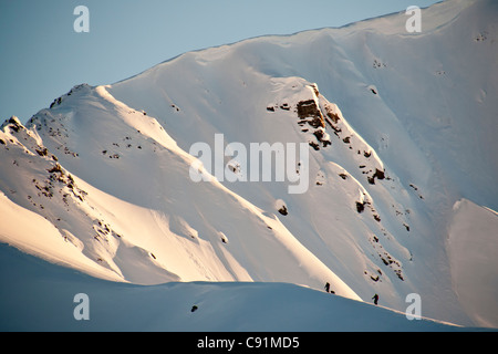 Ski nordique sur une arête de neige, Col de Turnagain, Kenai Mountains in Winter Banque D'Images