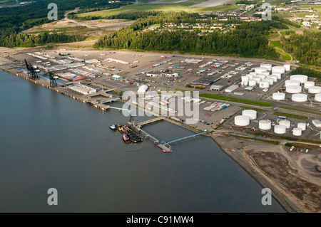 Vue aérienne sur le port d'Anchorage, Southcentral Alaska, l'été Banque D'Images