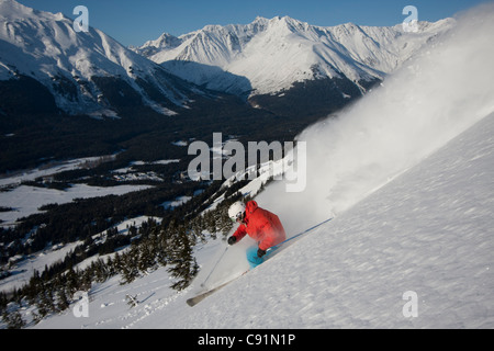 Ski alpin dans l'arrière-pays de villégiature Alyeska, Southcentral Alaska, Winter Banque D'Images